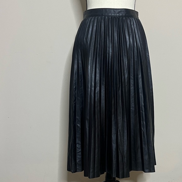 Abercrombie & Fitch Dresses & Skirts - 🖤🐝🐞Abercrombie & Fitch Black Skirt